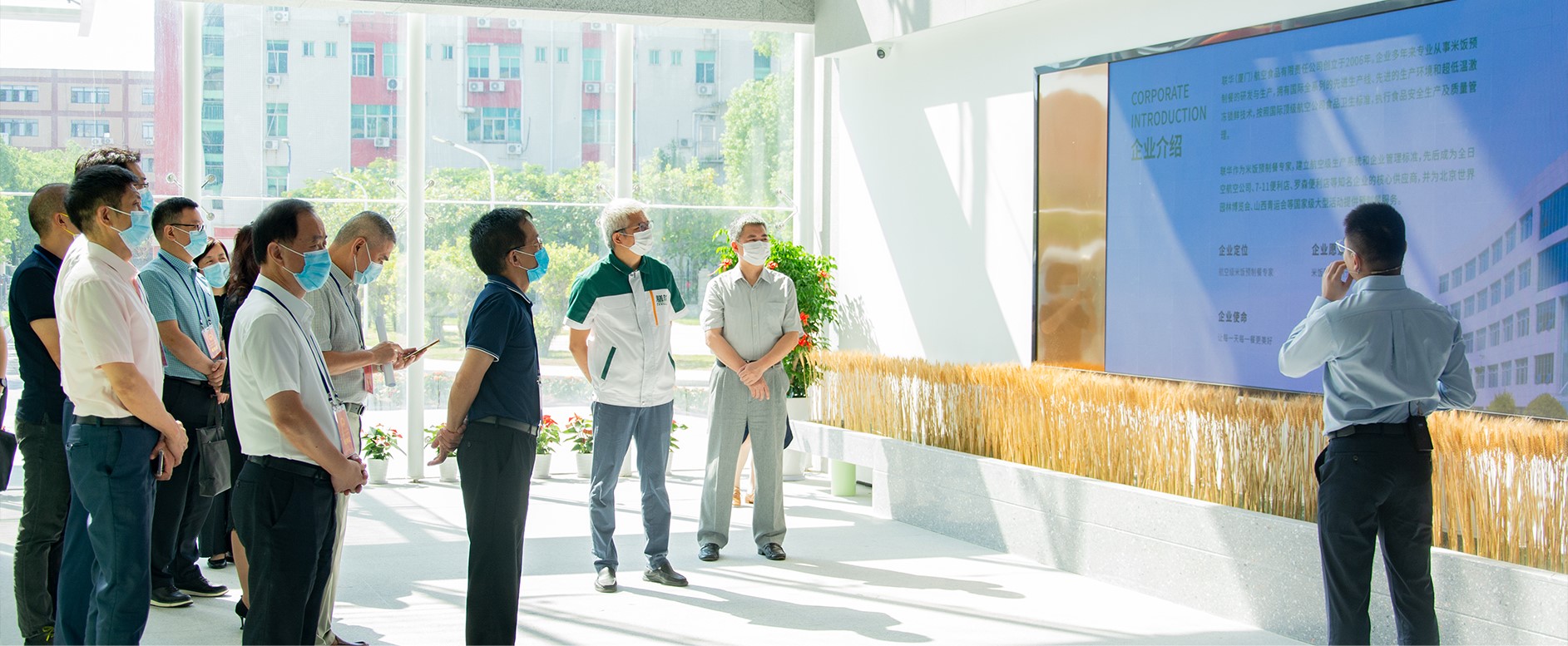 廈門市人大代表團蒞臨聯(lián)華航空食品公司參觀指導！